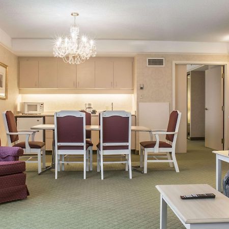 Clarion Hotel & Conference Centre Fort Erie Buitenkant foto