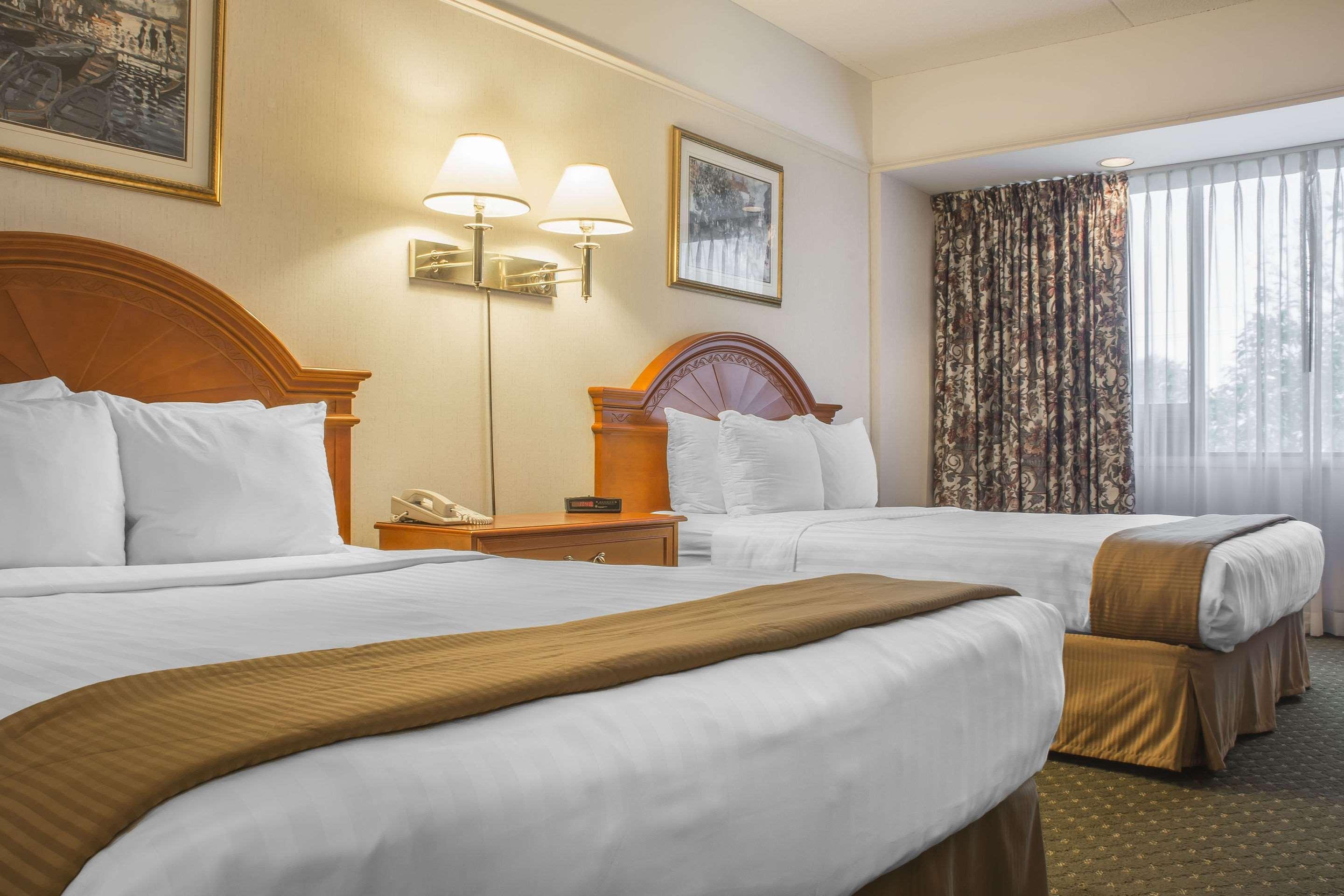 Clarion Hotel & Conference Centre Fort Erie Buitenkant foto