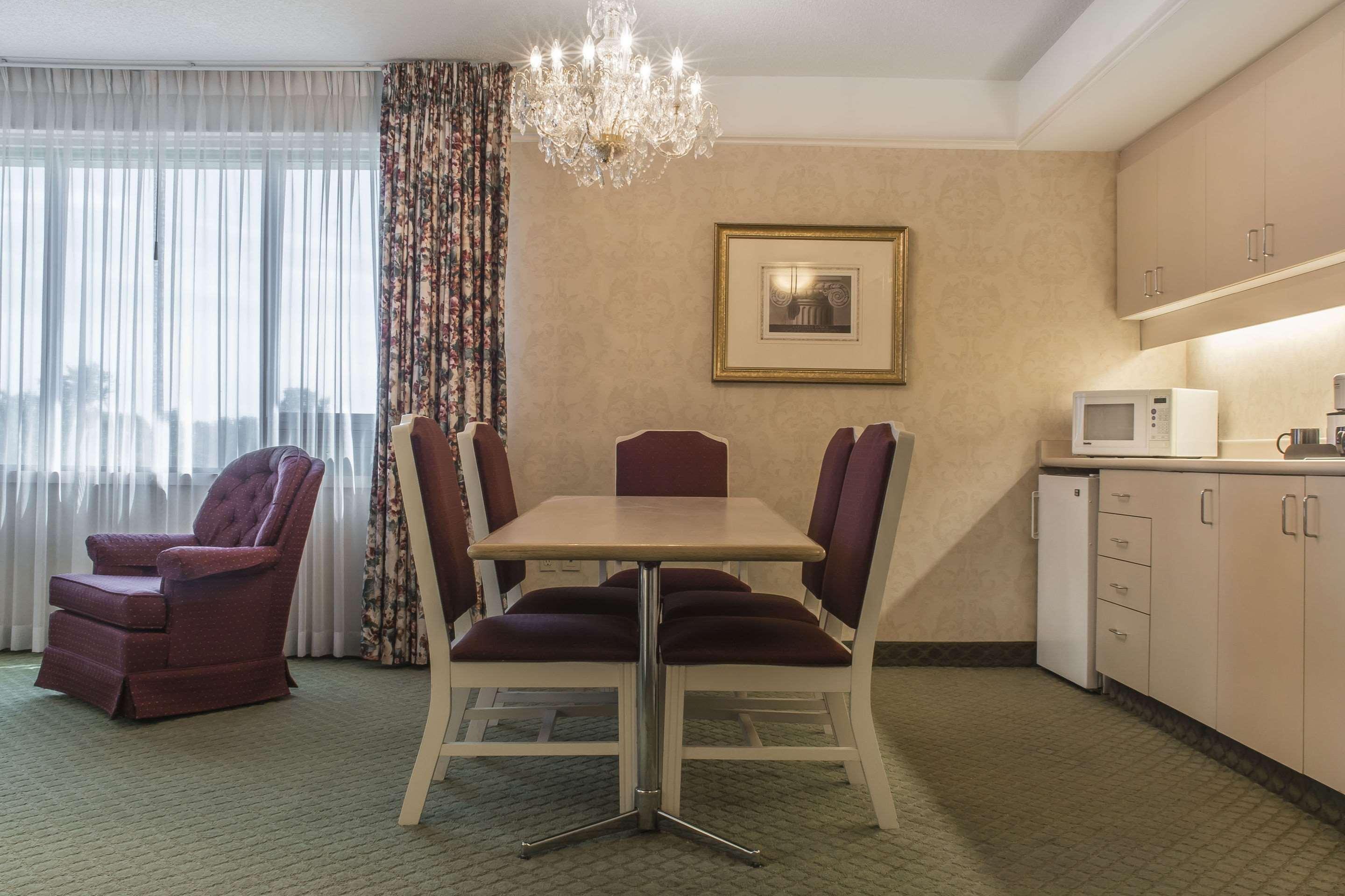 Clarion Hotel & Conference Centre Fort Erie Buitenkant foto