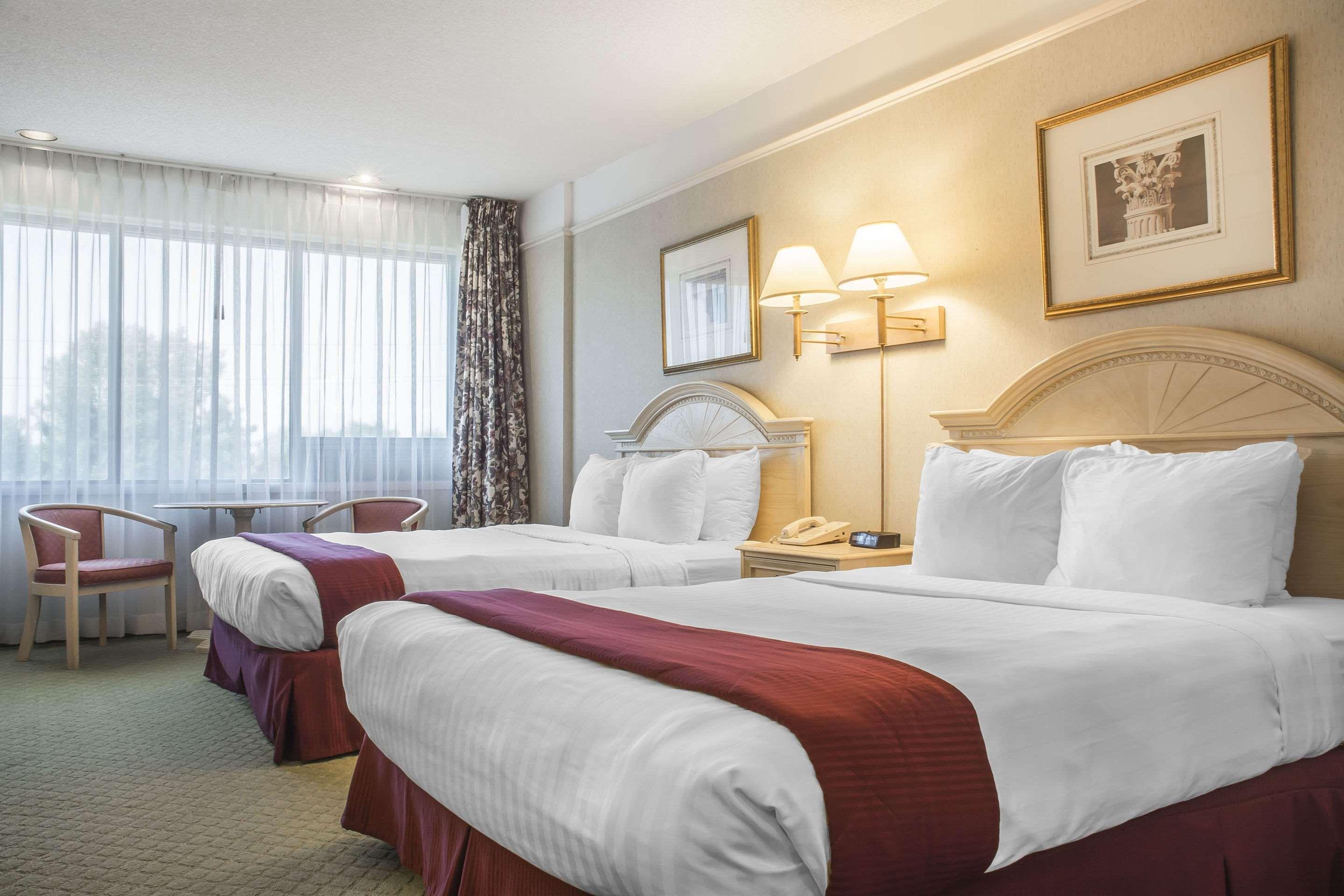 Clarion Hotel & Conference Centre Fort Erie Buitenkant foto