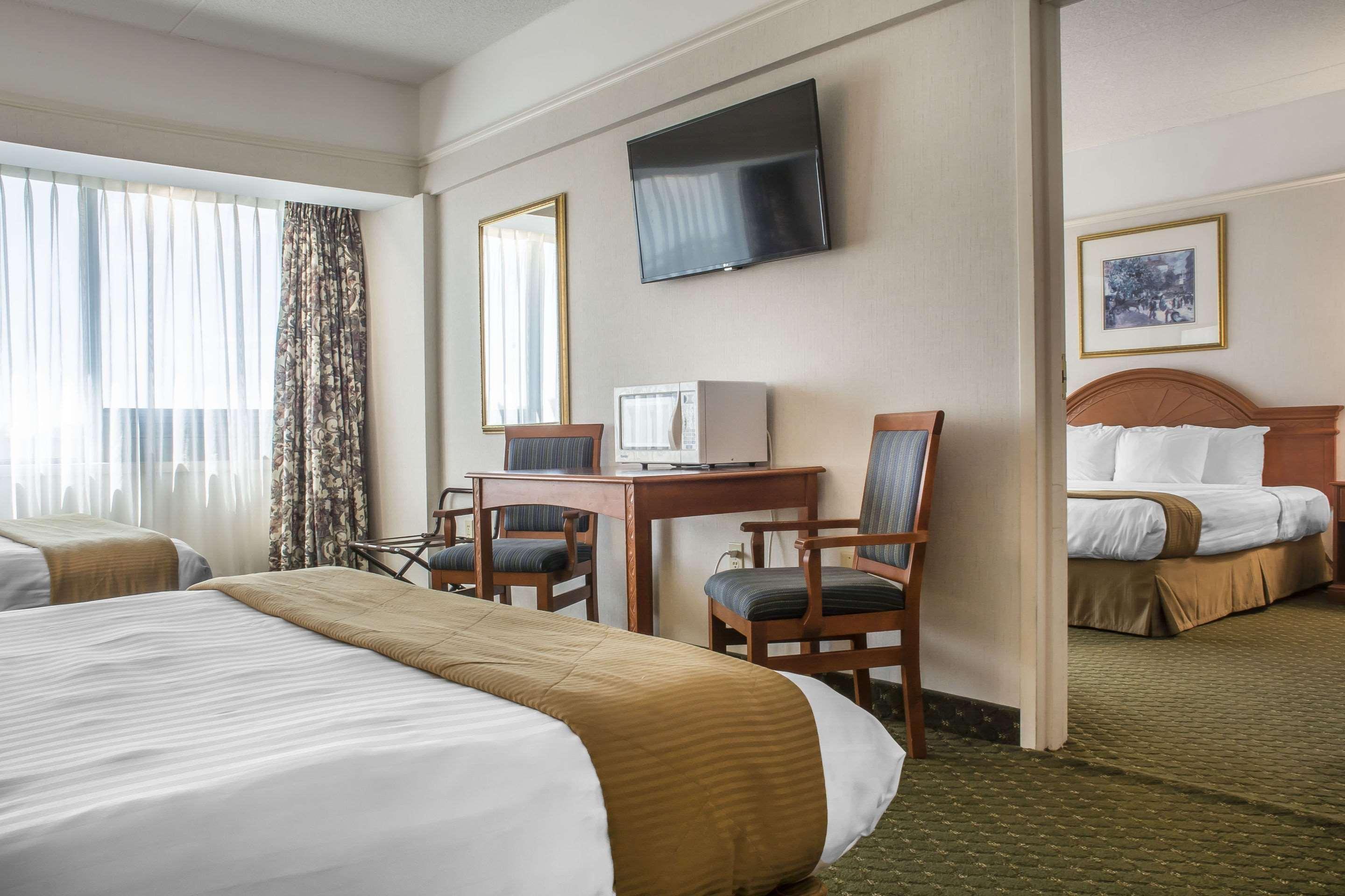 Clarion Hotel & Conference Centre Fort Erie Buitenkant foto