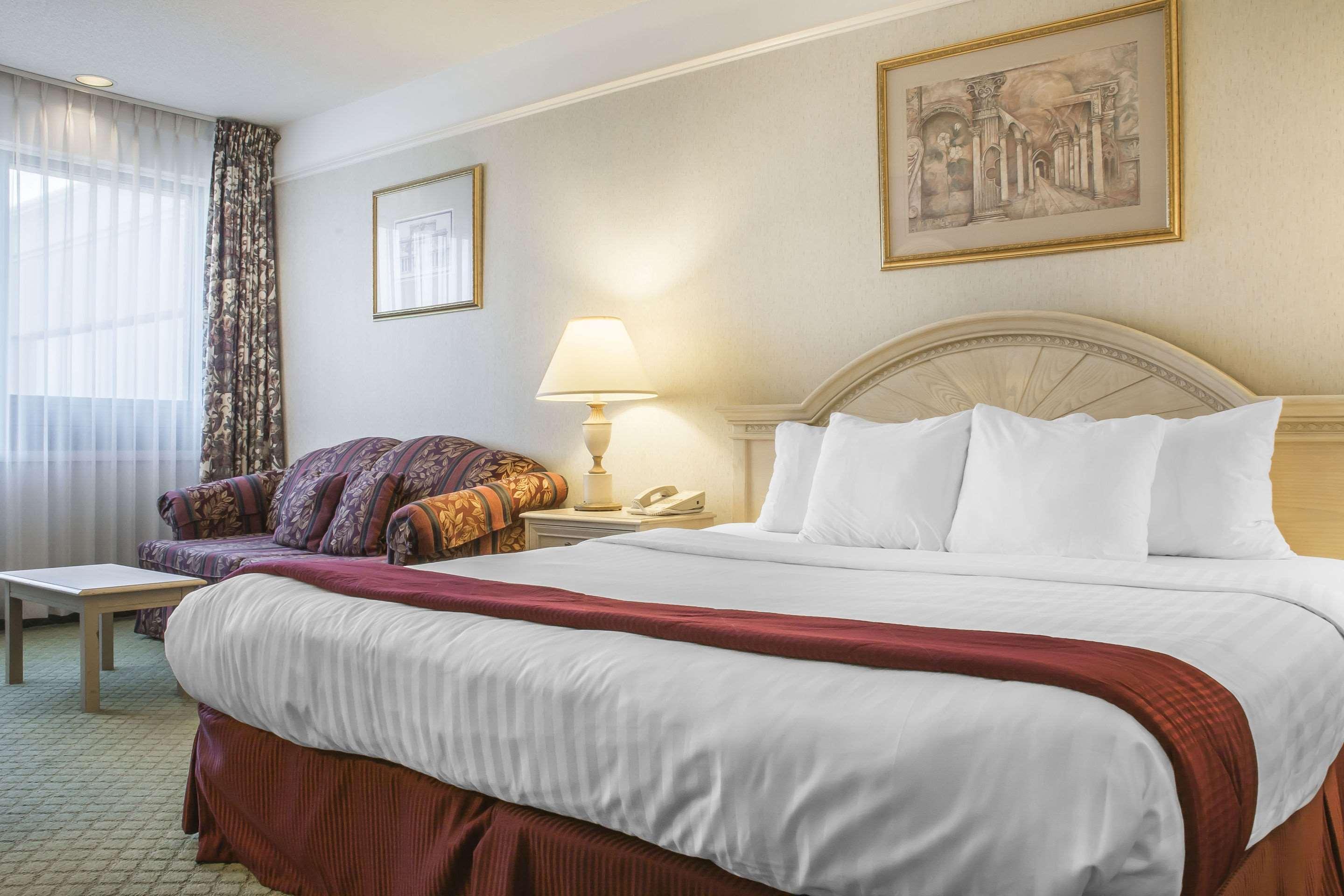 Clarion Hotel & Conference Centre Fort Erie Buitenkant foto