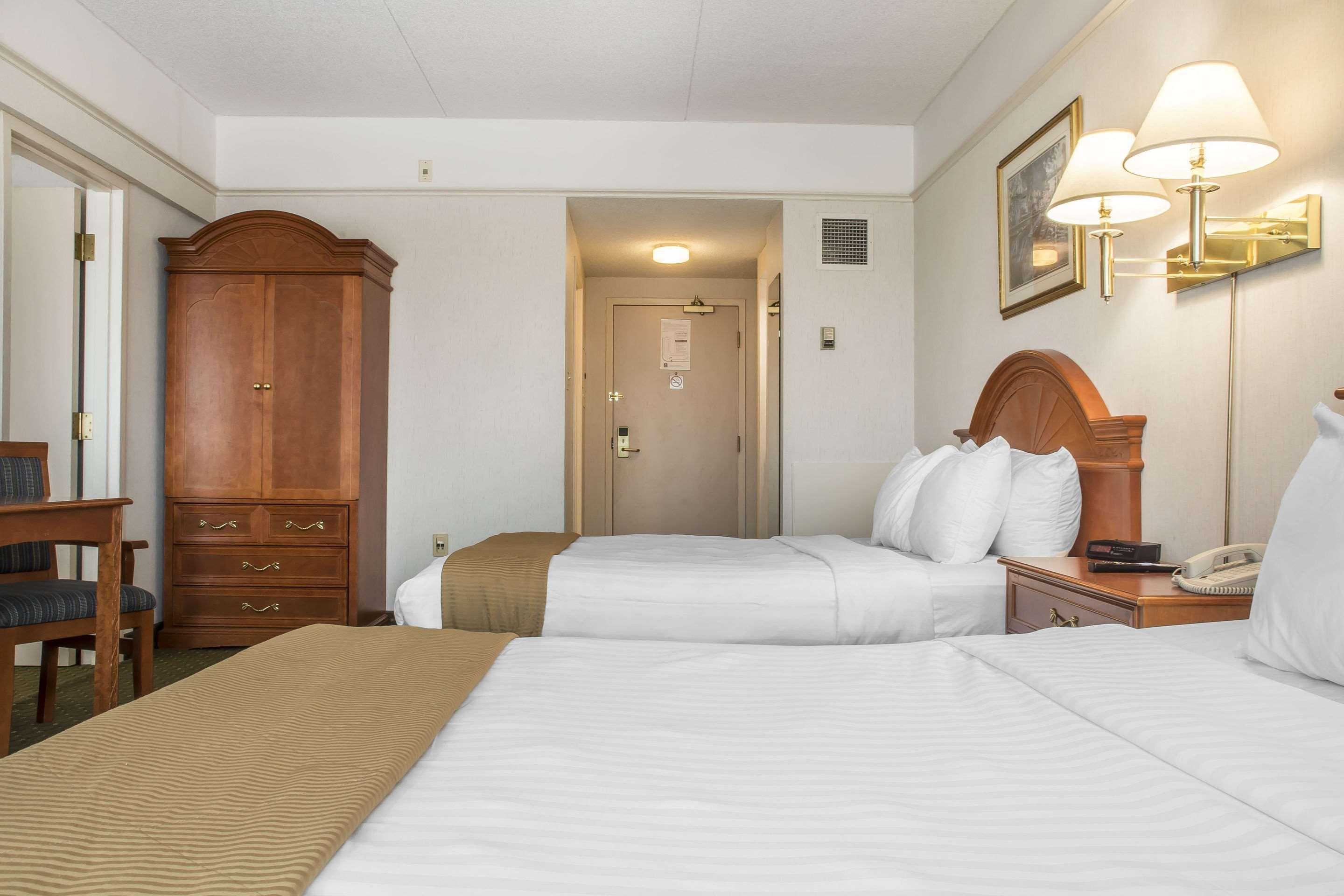Clarion Hotel & Conference Centre Fort Erie Buitenkant foto
