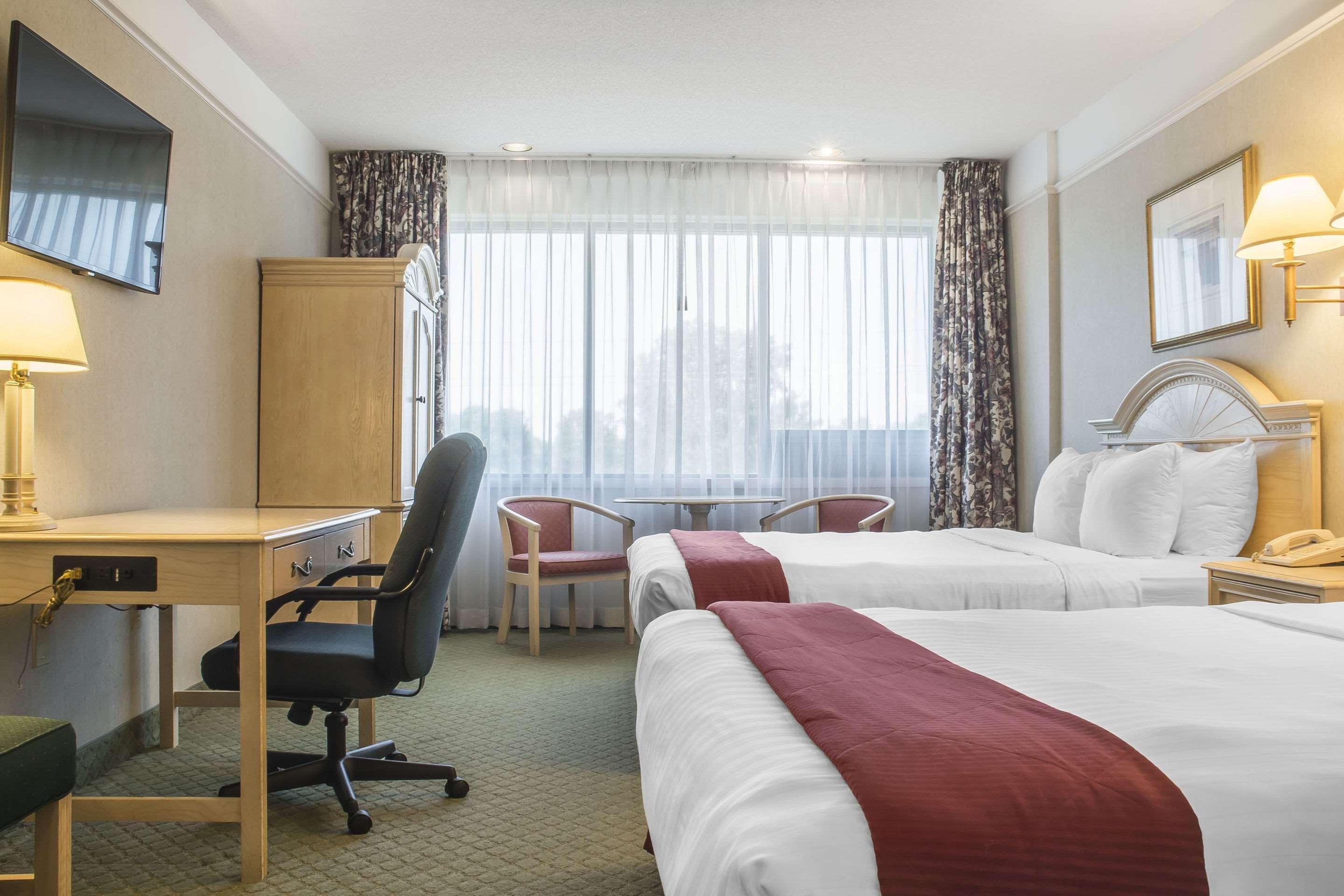 Clarion Hotel & Conference Centre Fort Erie Buitenkant foto
