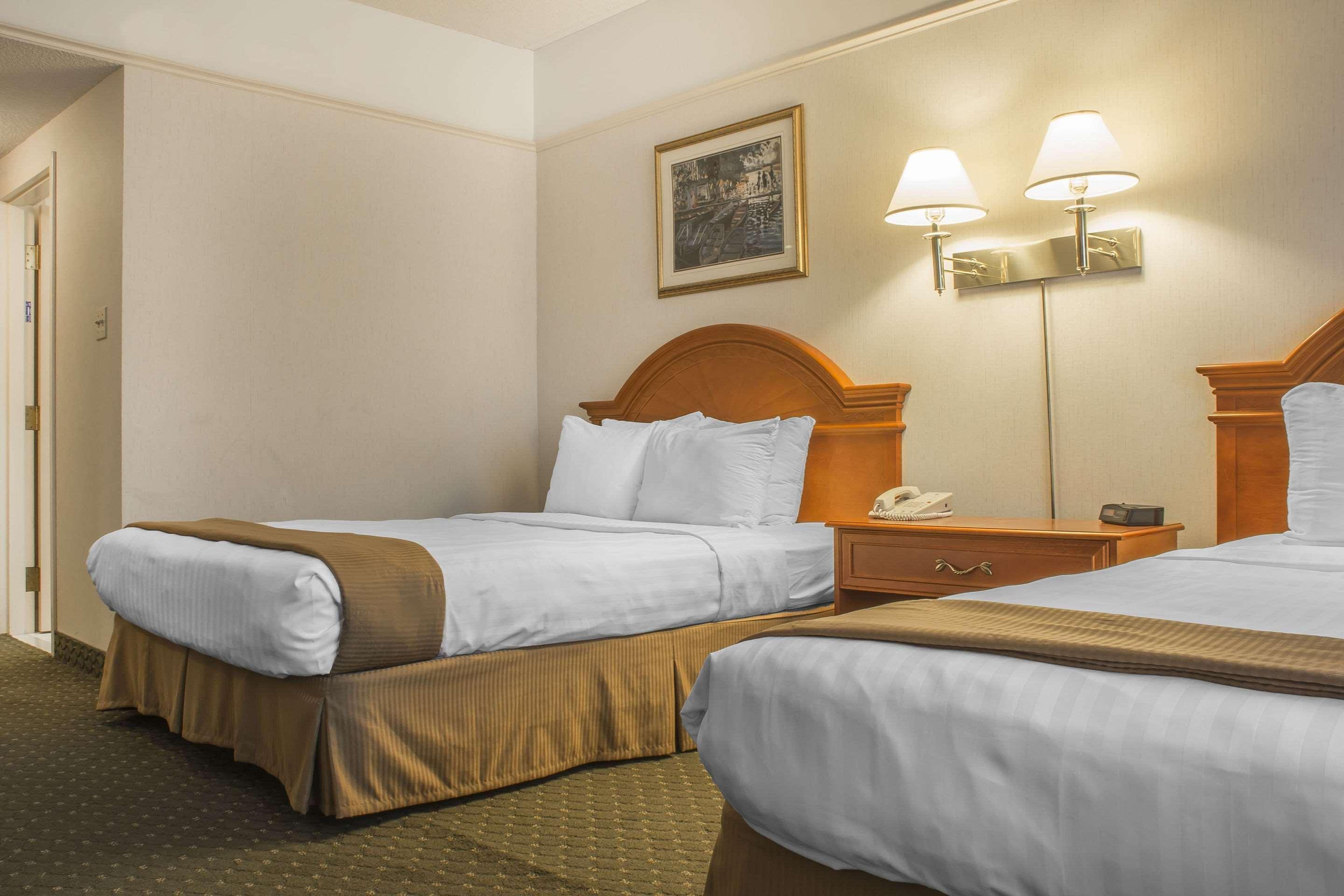Clarion Hotel & Conference Centre Fort Erie Buitenkant foto
