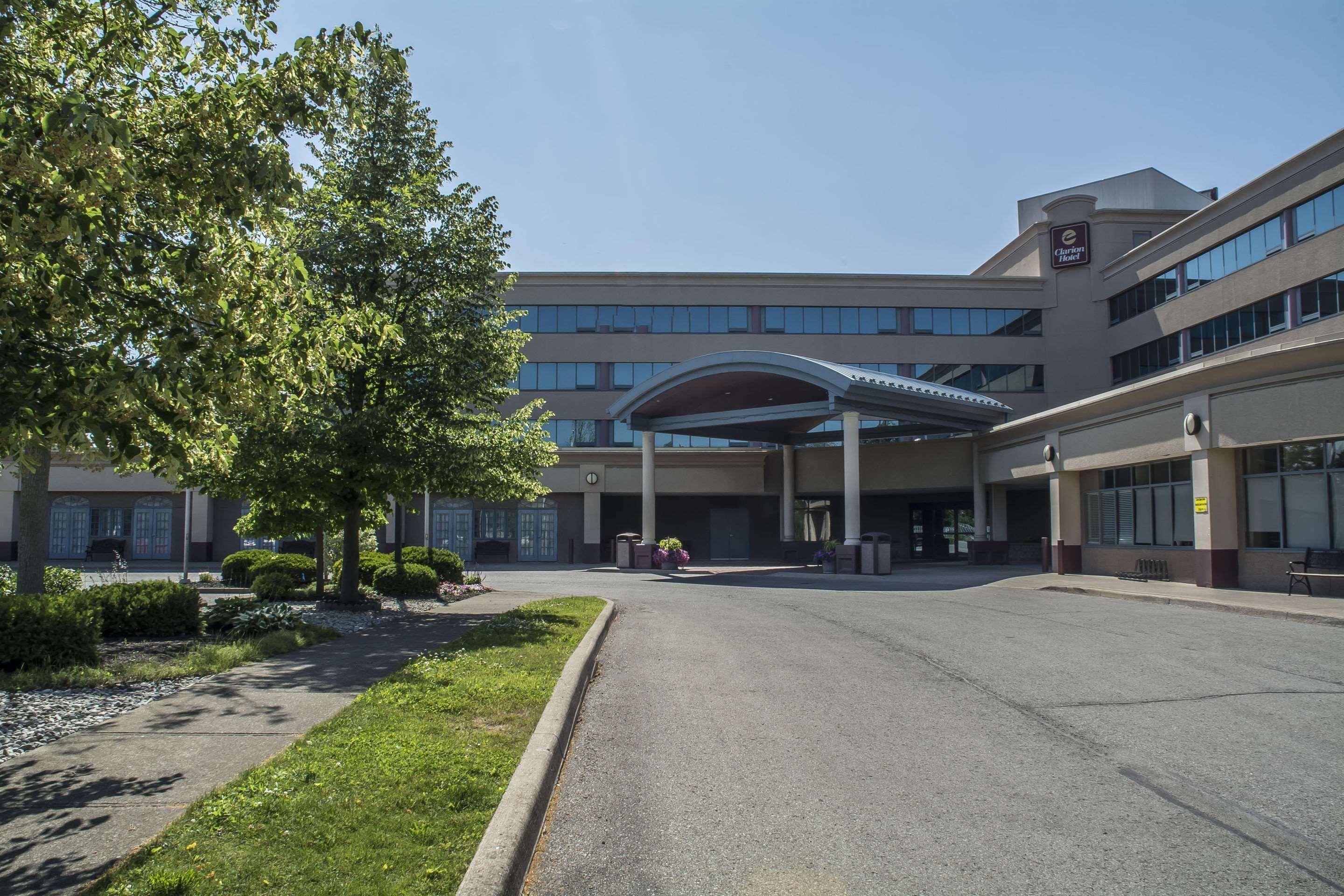 Clarion Hotel & Conference Centre Fort Erie Buitenkant foto