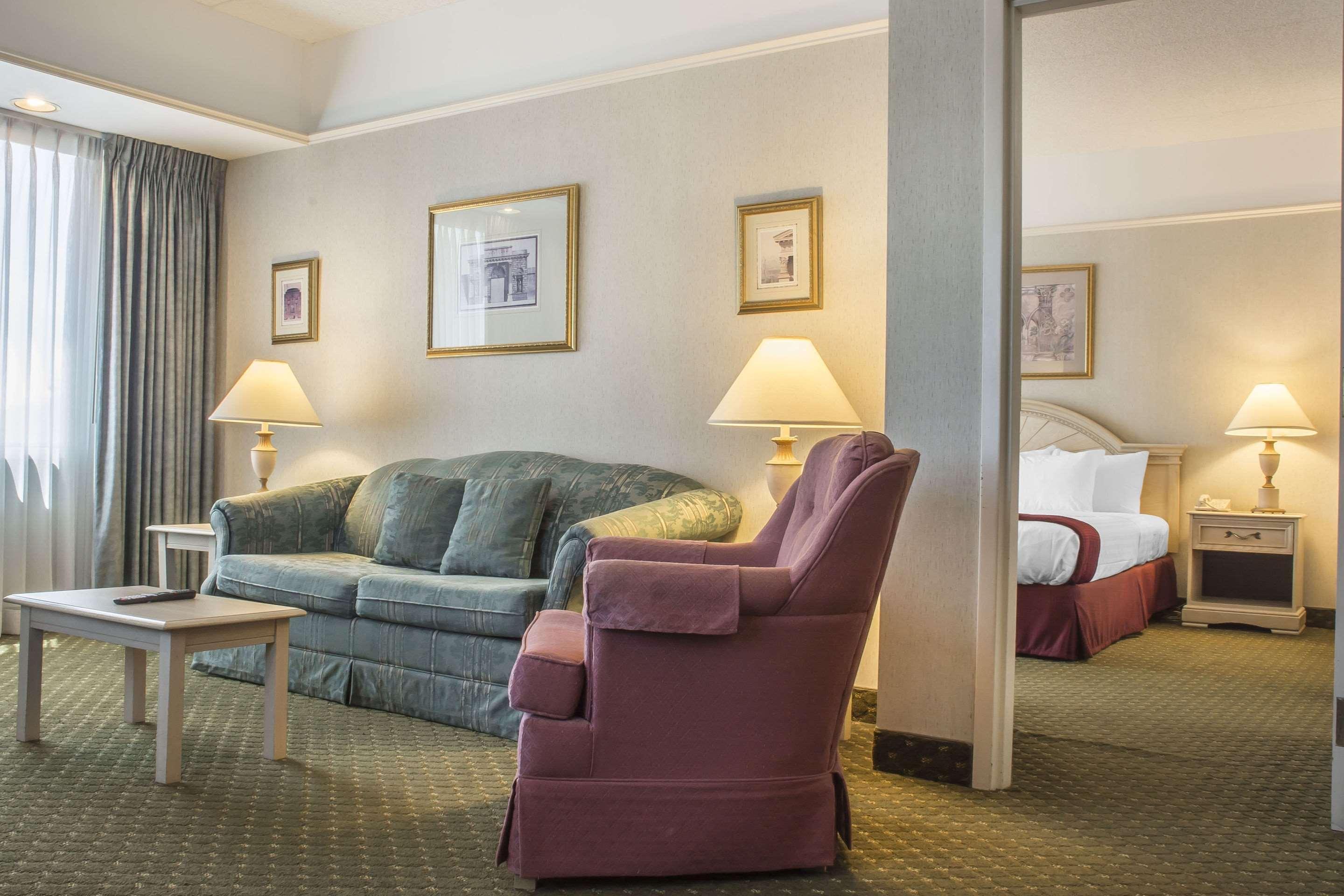 Clarion Hotel & Conference Centre Fort Erie Buitenkant foto