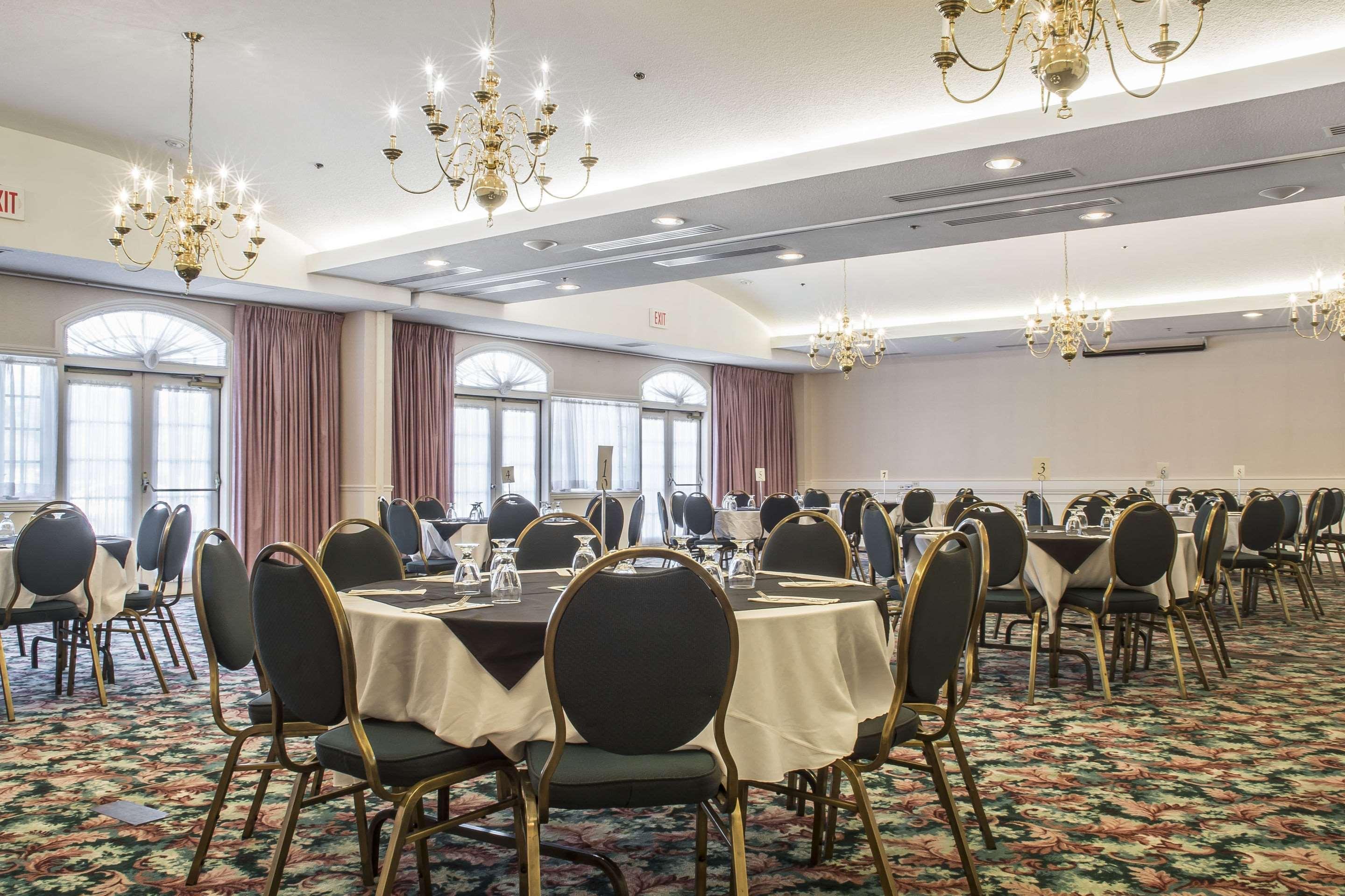 Clarion Hotel & Conference Centre Fort Erie Buitenkant foto